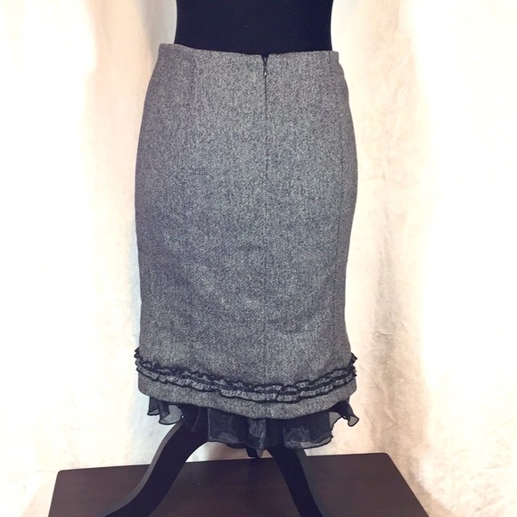 Arden B Tweed Pencil Skirt W/Ruffle at bottom Sz 8 - Picture 4 of 7